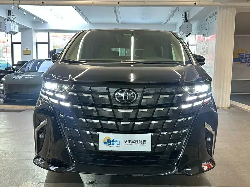 2023 Toyota Alphard с пробегом 50 000 км