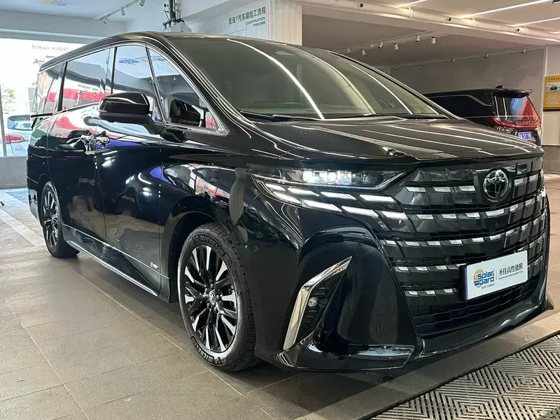 2023 Toyota Alphard с пробегом 50 000 км