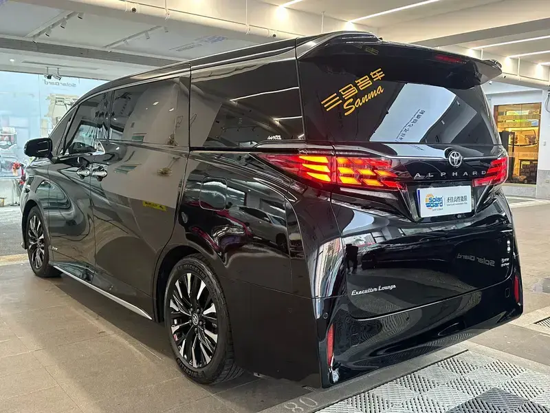 2023 Toyota Alphard с пробегом 50 000 км