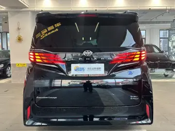2023 Toyota Alphard с пробегом 50 000 км