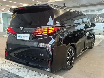 2023 Toyota Alphard с пробегом 50 000 км