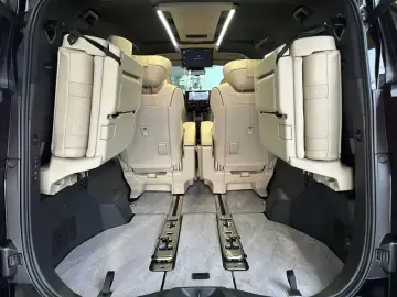 2023 Toyota Alphard с пробегом 50 000 км