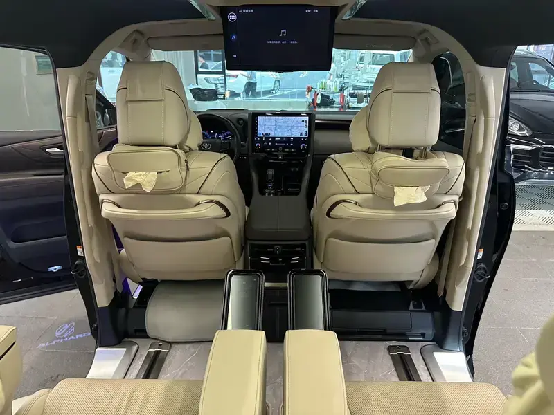 2023 Toyota Alphard с пробегом 50 000 км