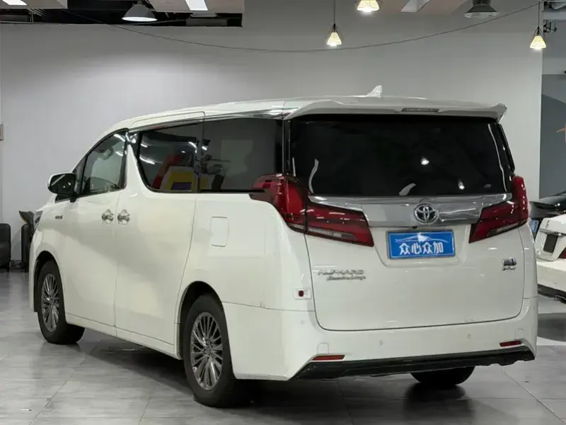 2021 Toyota Alphard с пробегом 95 000 км