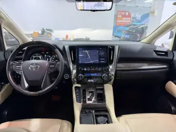 2021 Toyota Alphard с пробегом 95 000 км