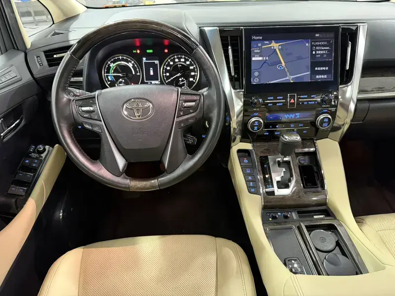 2021 Toyota Alphard с пробегом 95 000 км