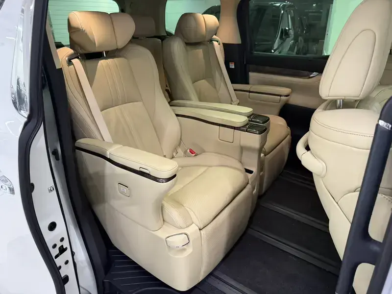 2021 Toyota Alphard с пробегом 95 000 км