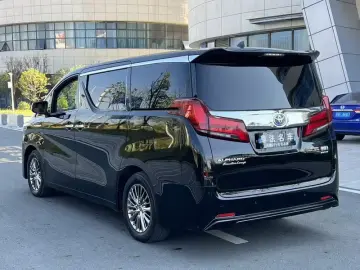 2021 Toyota Alphard с пробегом 108 000 км