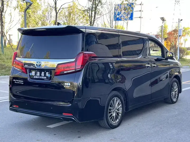 2021 Toyota Alphard с пробегом 108 000 км