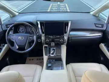 2021 Toyota Alphard с пробегом 108 000 км