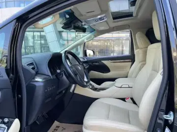 2021 Toyota Alphard с пробегом 108 000 км