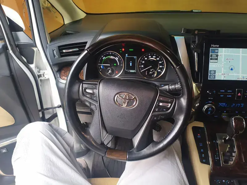2020 Toyota Alphard с пробегом 105 100 км