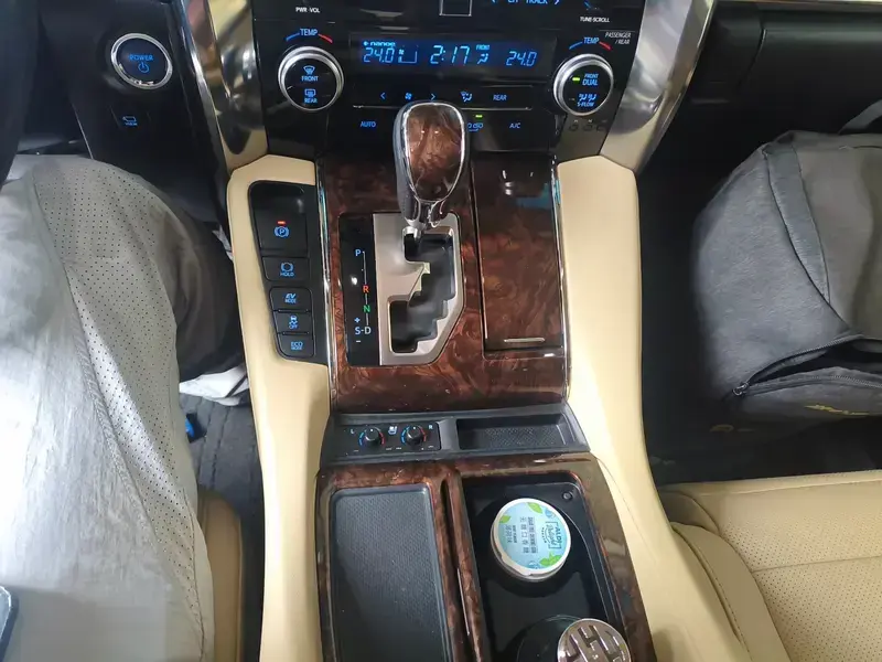 2020 Toyota Alphard с пробегом 105 100 км