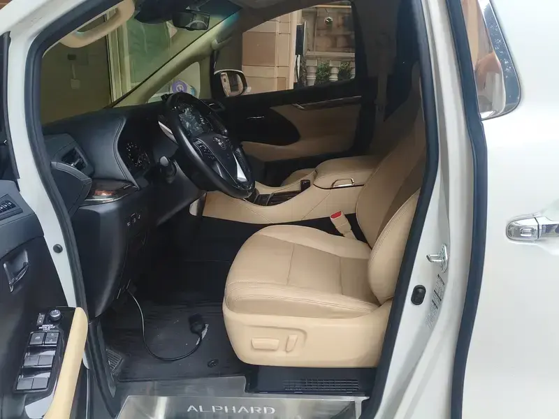 2020 Toyota Alphard с пробегом 105 100 км