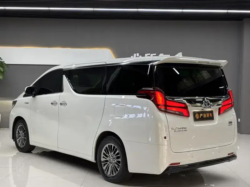 2021 Toyota Alphard с пробегом 77 000 км