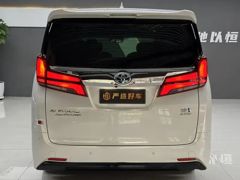 2021 Toyota Alphard с пробегом 77 000 км