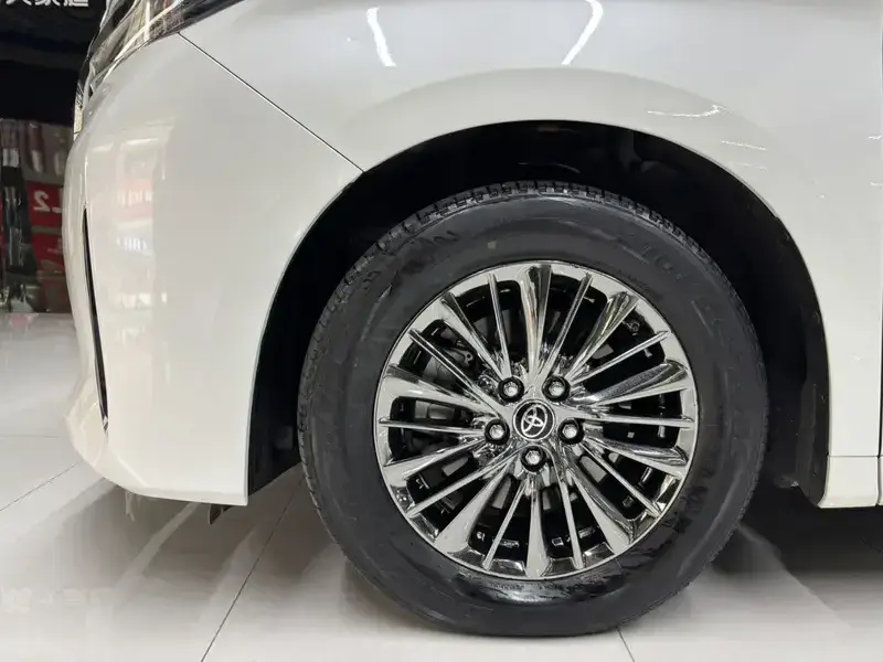 2021 Toyota Alphard с пробегом 77 000 км