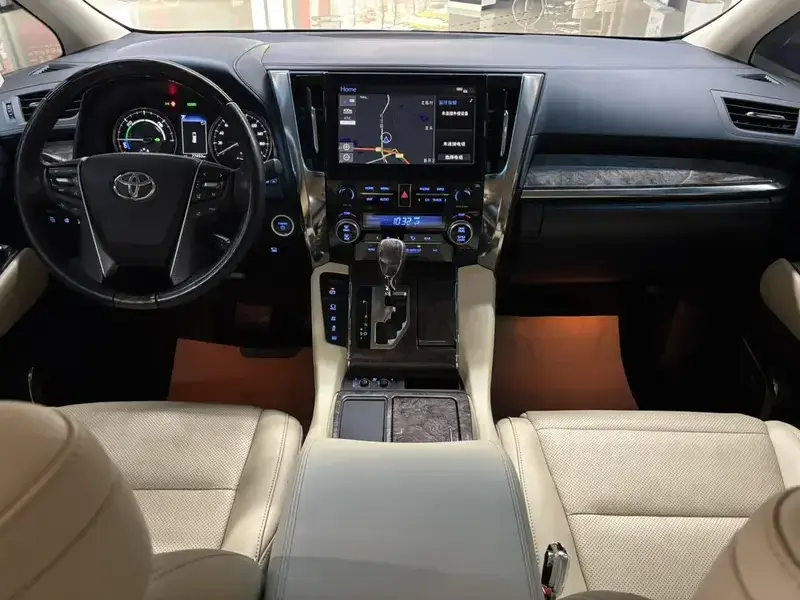 2021 Toyota Alphard с пробегом 77 000 км