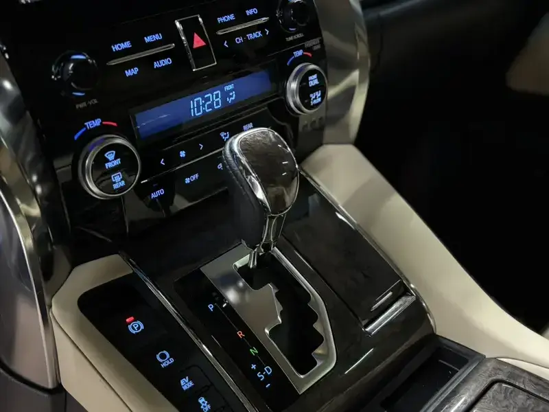 2021 Toyota Alphard с пробегом 77 000 км