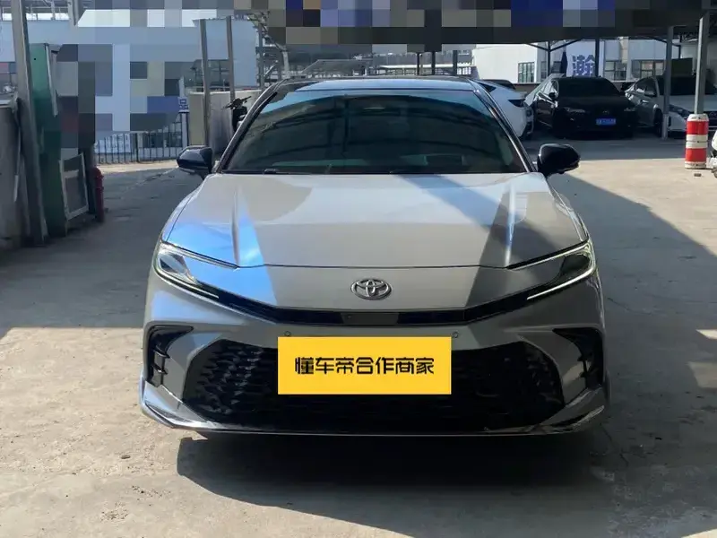 2024 Toyota Camry с пробегом 17 000 км