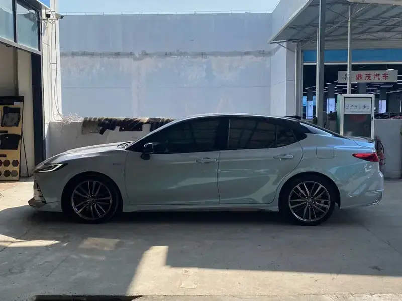 2024 Toyota Camry с пробегом 17 000 км