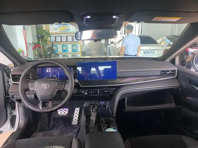 2024 Toyota Camry с пробегом 17 000 км
