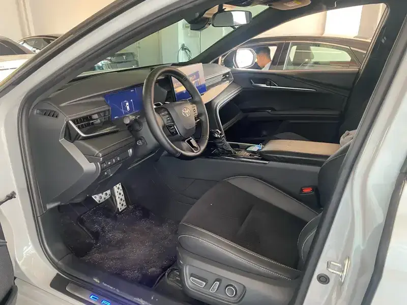 2024 Toyota Camry с пробегом 17 000 км