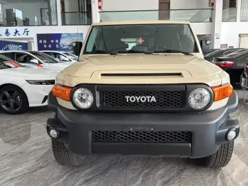 2022 Toyota FJ Cruiser с пробегом 3 000 км
