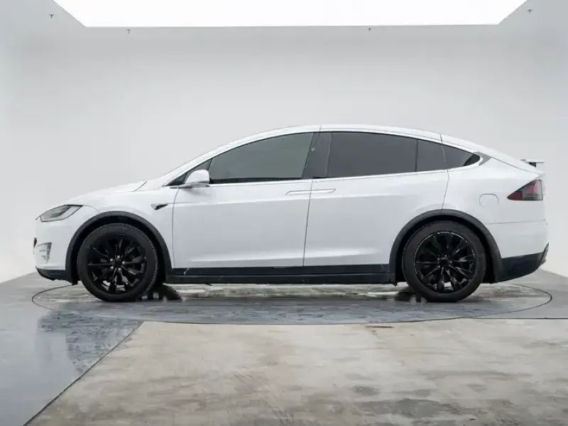 2020 Tesla Model X с пробегом 143 700 км