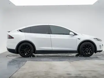 2020 Tesla Model X с пробегом 143 700 км