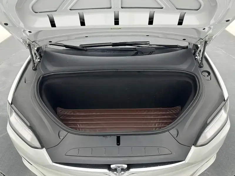 2020 Tesla Model X с пробегом 143 700 км