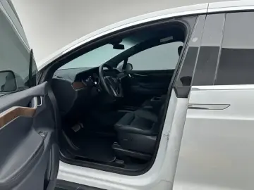 2020 Tesla Model X с пробегом 143 700 км