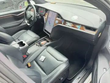 2019 Tesla Model X с пробегом 220 000 км