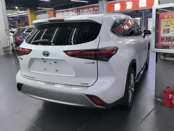 2023 Toyota Highlander с пробегом 96 000 км