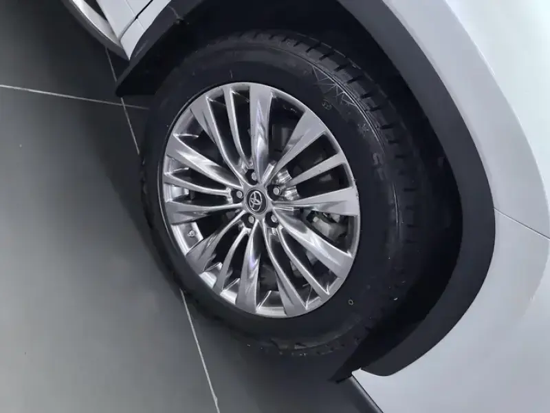 2023 Toyota Highlander с пробегом 96 000 км