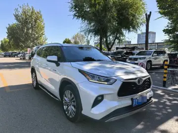 2023 Toyota Highlander с пробегом 112 000 км