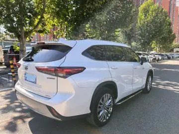 2023 Toyota Highlander с пробегом 112 000 км