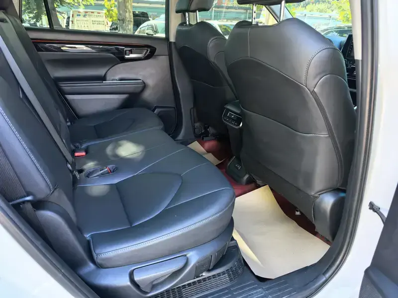 2023 Toyota Highlander с пробегом 112 000 км