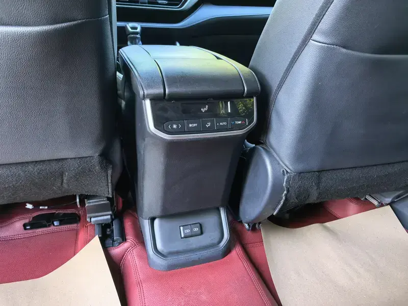 2023 Toyota Highlander с пробегом 112 000 км