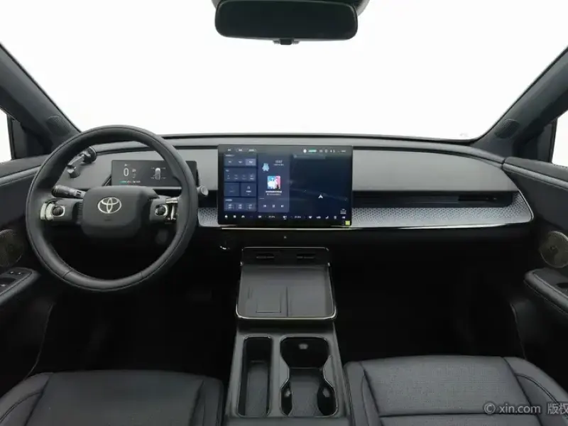 2025 Toyota bZ3X с пробегом 5 800 км