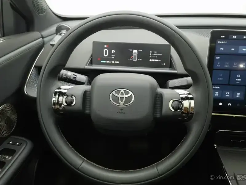 2025 Toyota bZ3X с пробегом 5 800 км