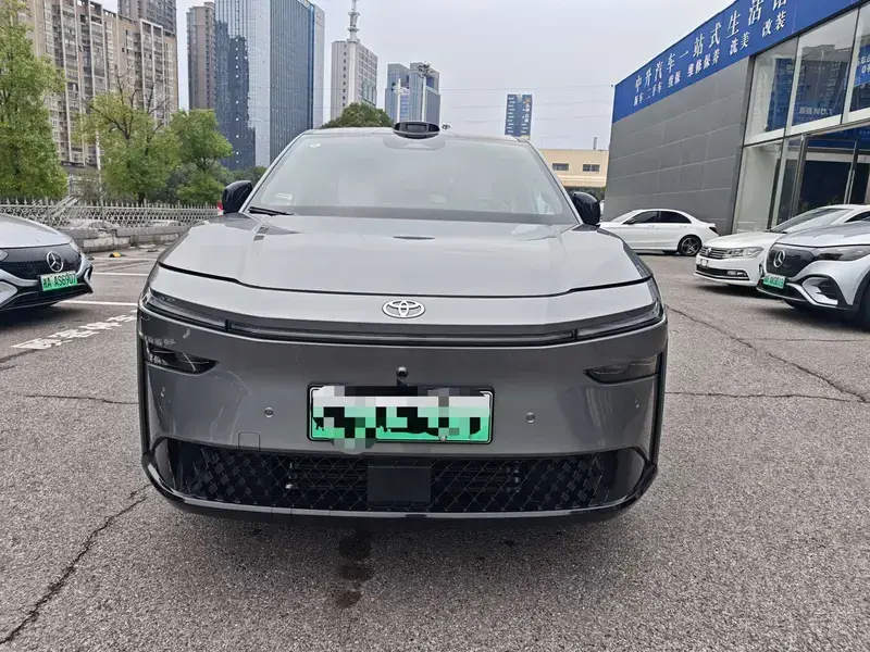 2025 Toyota bZ3X с пробегом 5 700 км