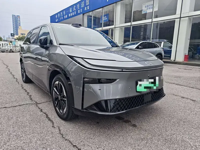 2025 Toyota bZ3X с пробегом 5 700 км