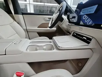 2025 Toyota bZ3X с пробегом 5 700 км