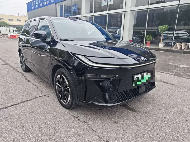 2025 Toyota bZ3X с пробегом 16 000 км