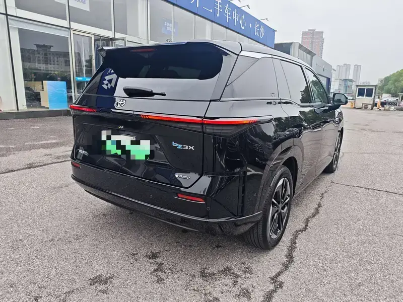 2025 Toyota bZ3X с пробегом 16 000 км