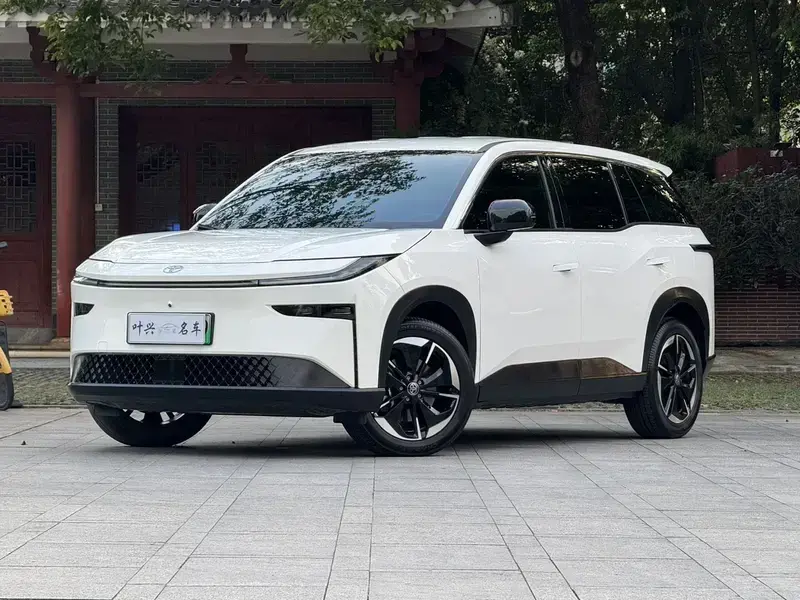 2025 Toyota bZ3X с пробегом 20 000 км