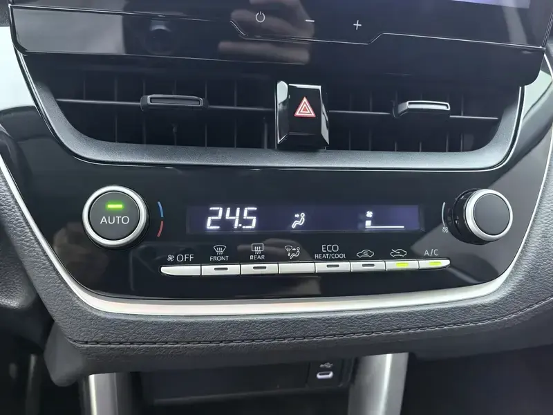 2024 Toyota Corolla Cross с пробегом 12 300 км
