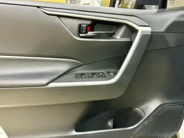 2023 Toyota RAV4 с пробегом 21 000 км