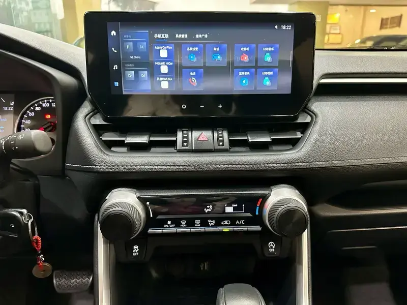 2023 Toyota RAV4 с пробегом 21 000 км
